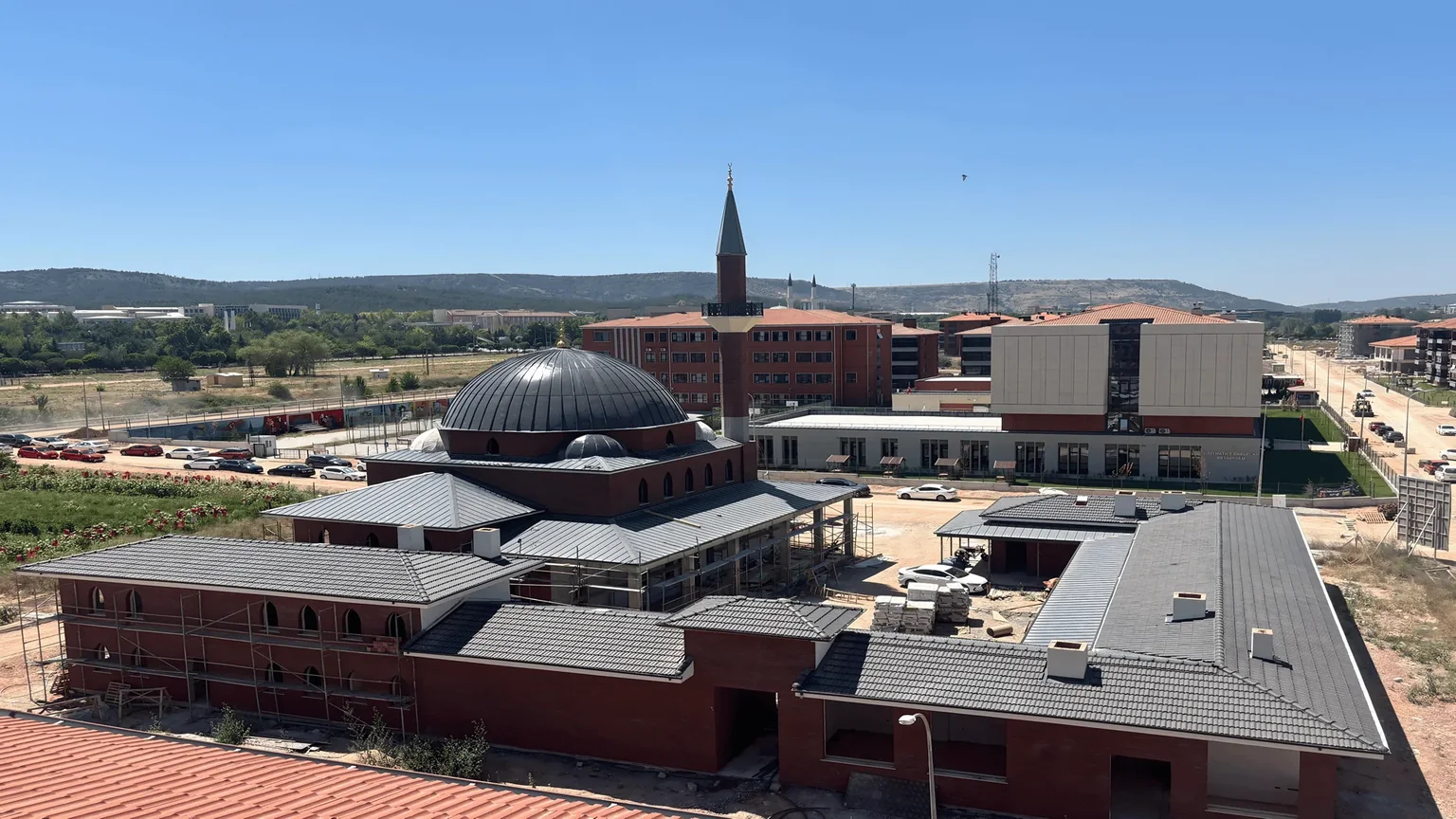 Eskişehir Recep Bey Camii ve çevresindeki yapılarda metal çatı uygulamaları