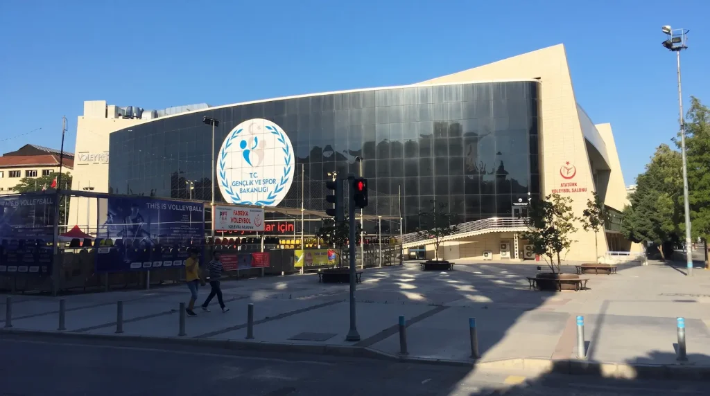 İzmir Atatürk Spor Salonu Çatı Tadilatı çatı uygulaması